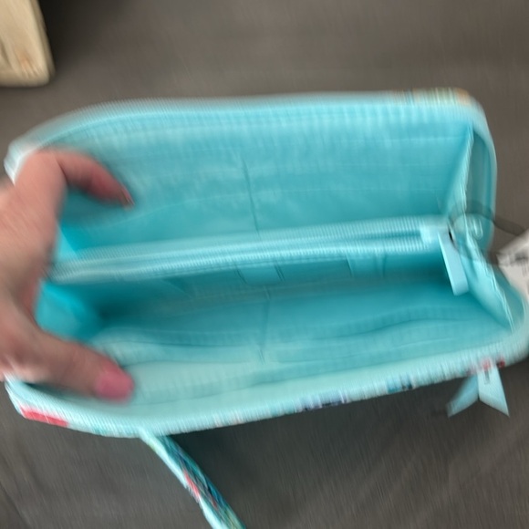 VERA BRADLEY RFID Turnlock Zip Wallet Antilles Treasure - Fish - NWT - Picture 5 of 5